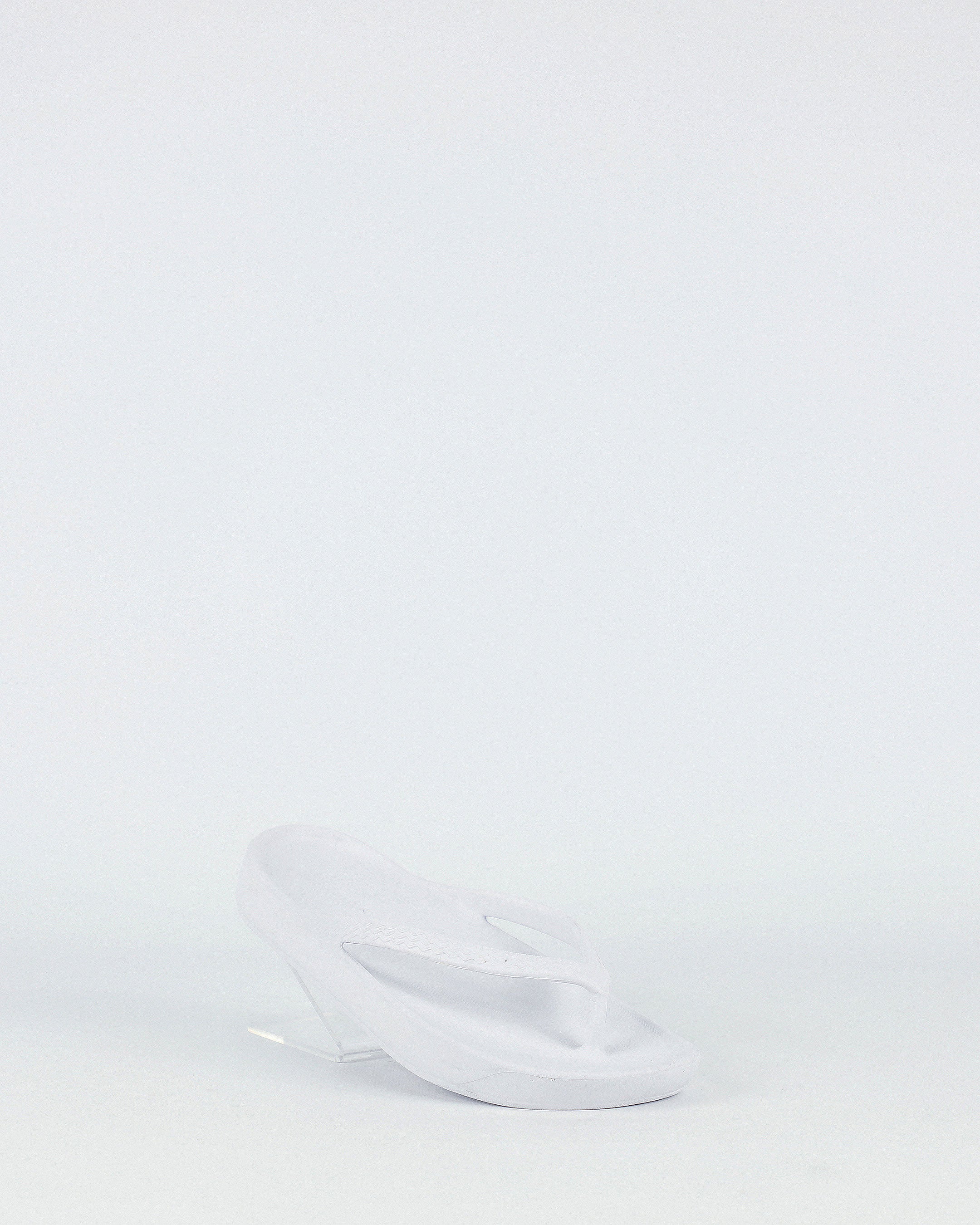 Cruiser – Women's Lightweight White Thongs by Bay Lane