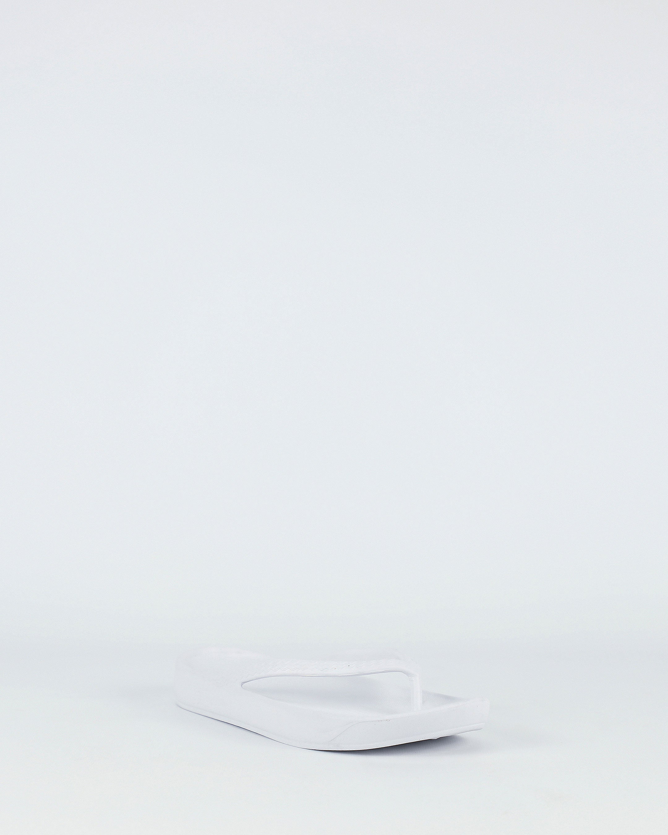 Cruiser – Women's Lightweight White Thongs by Bay Lane