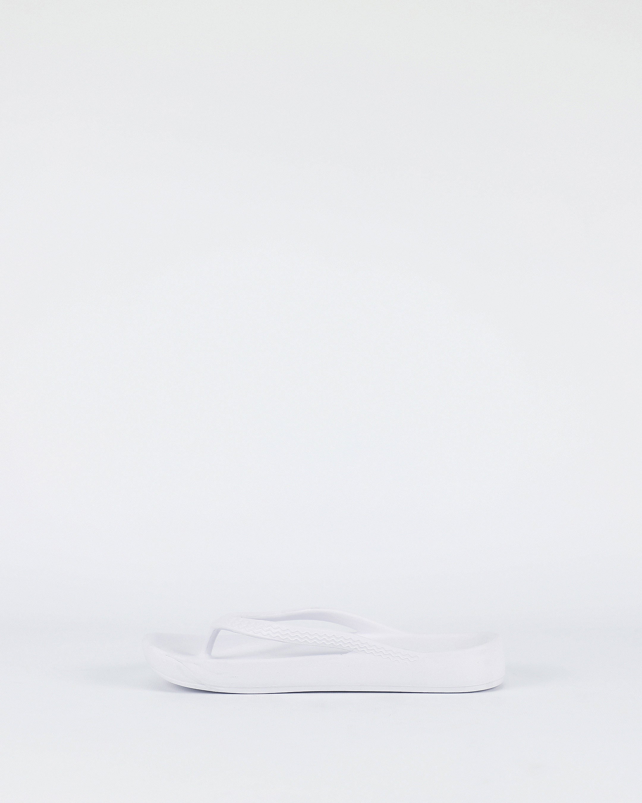 Cruiser – Women's Lightweight White Thongs by Bay Lane